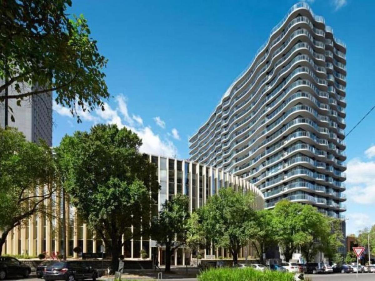Readyset Apartments At Emerald Melbourne Exterior photo