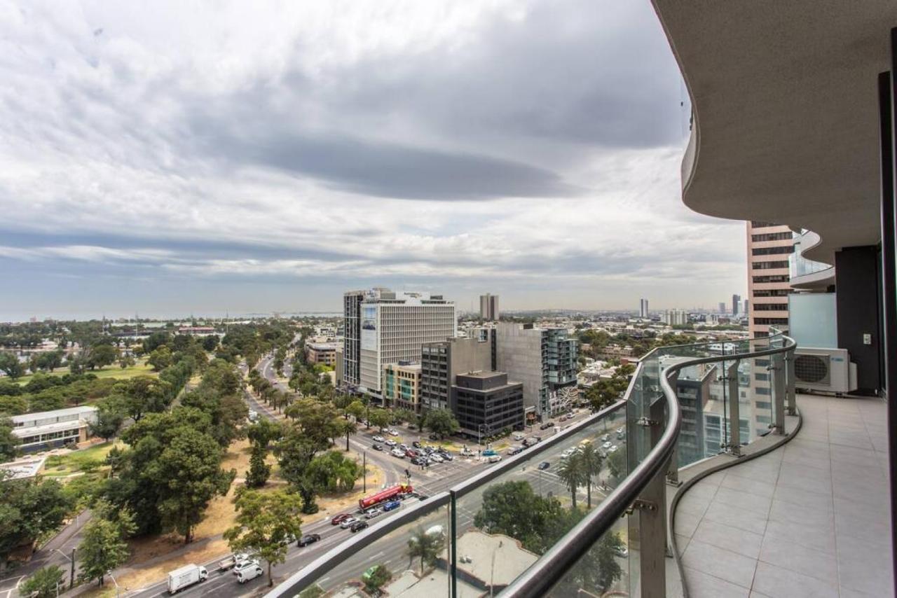 Readyset Apartments At Emerald Melbourne Exterior photo