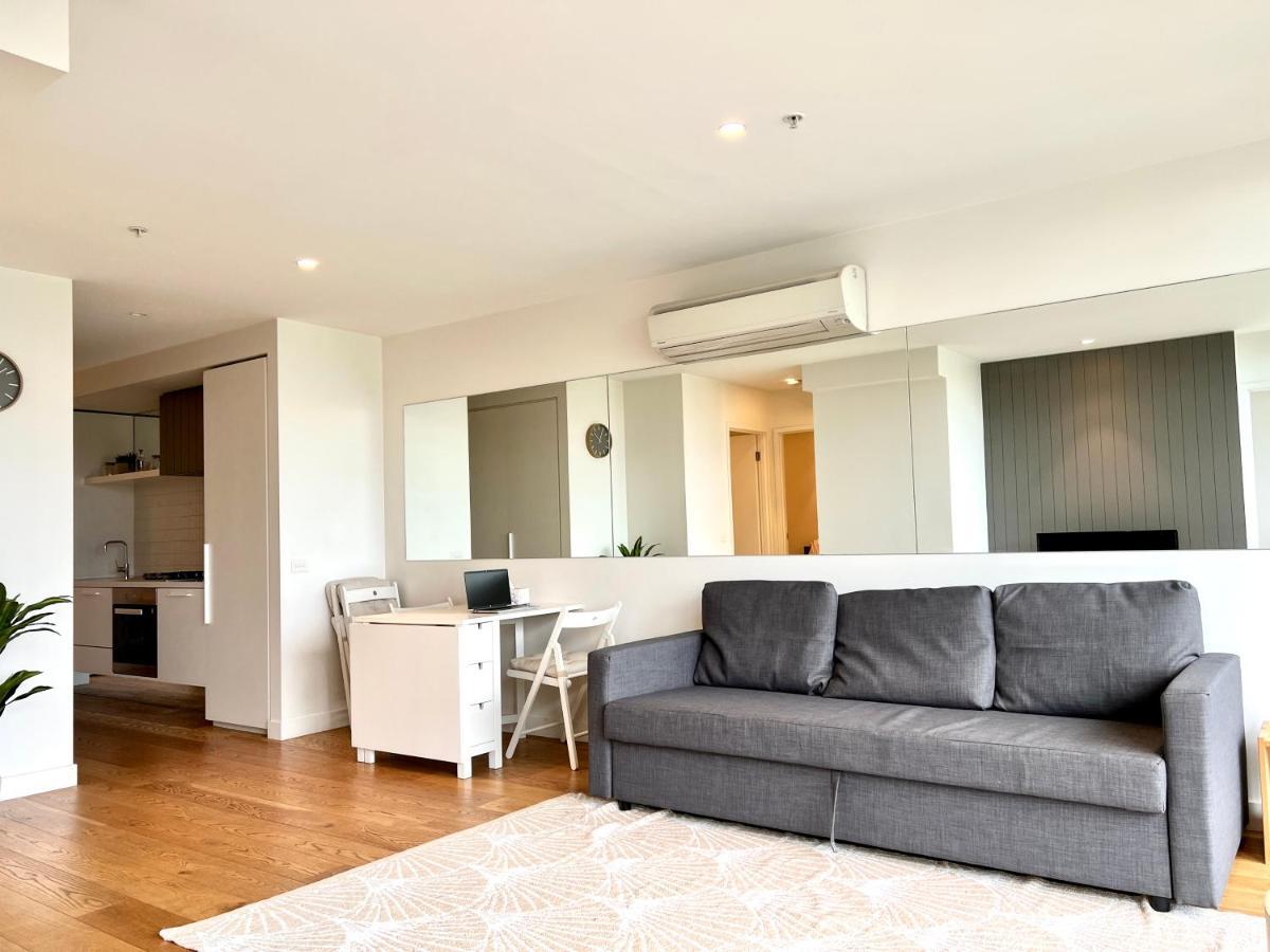 Readyset Apartments At Emerald Melbourne Exterior photo