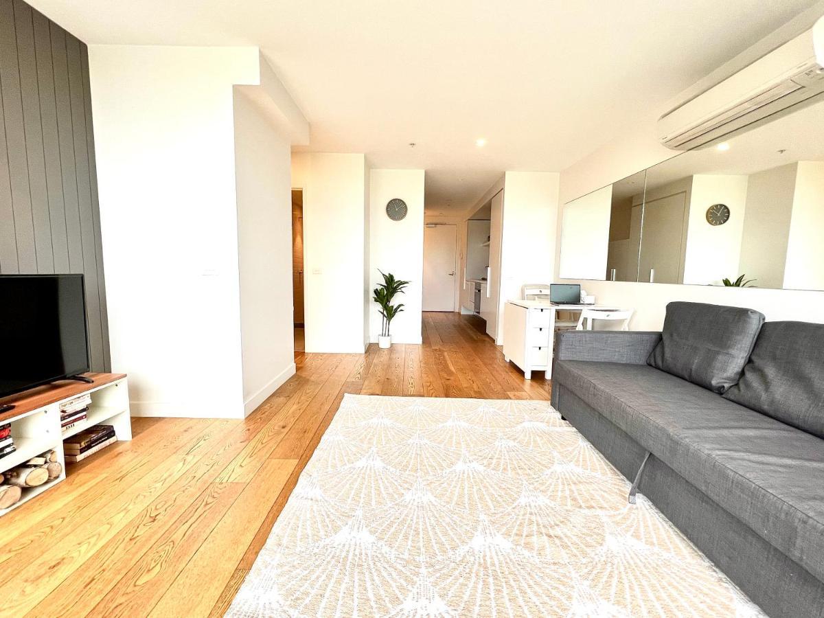 Readyset Apartments At Emerald Melbourne Exterior photo